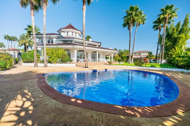 5 bed villa in Alfaz del Pi
