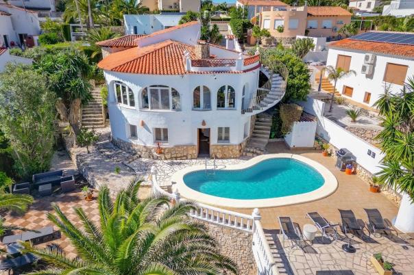 5 bed villas in Benissa