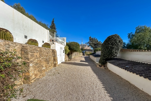 5 bed villa in Denia