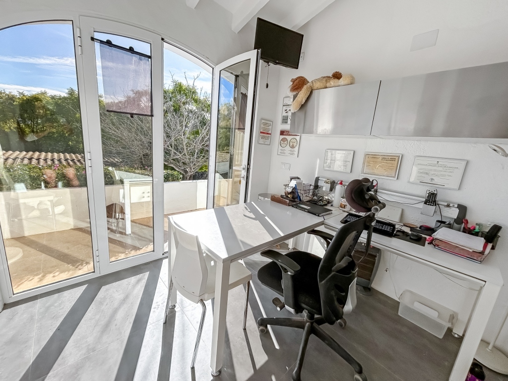 5 bed villa in Denia