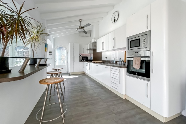 5 bed villa in Denia