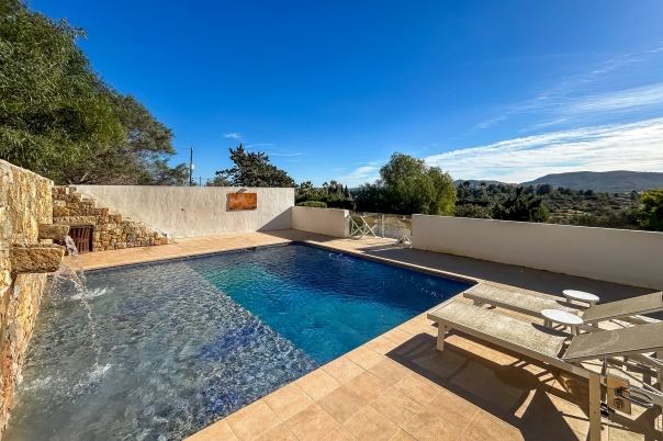 5 bed villa in Denia