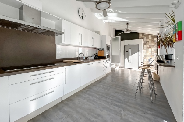 5 bed villa in Denia