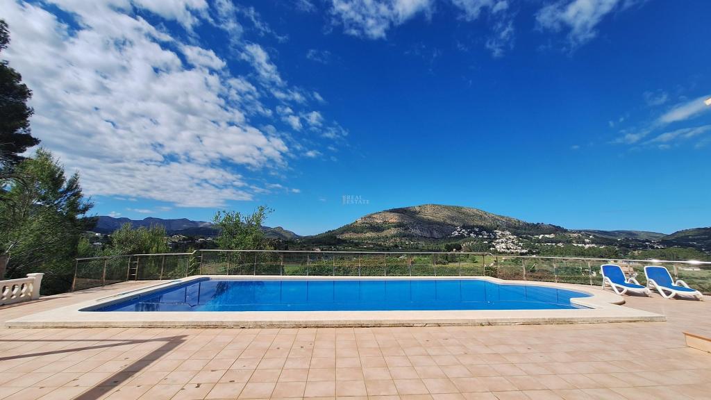 4 bed villa in Parcent