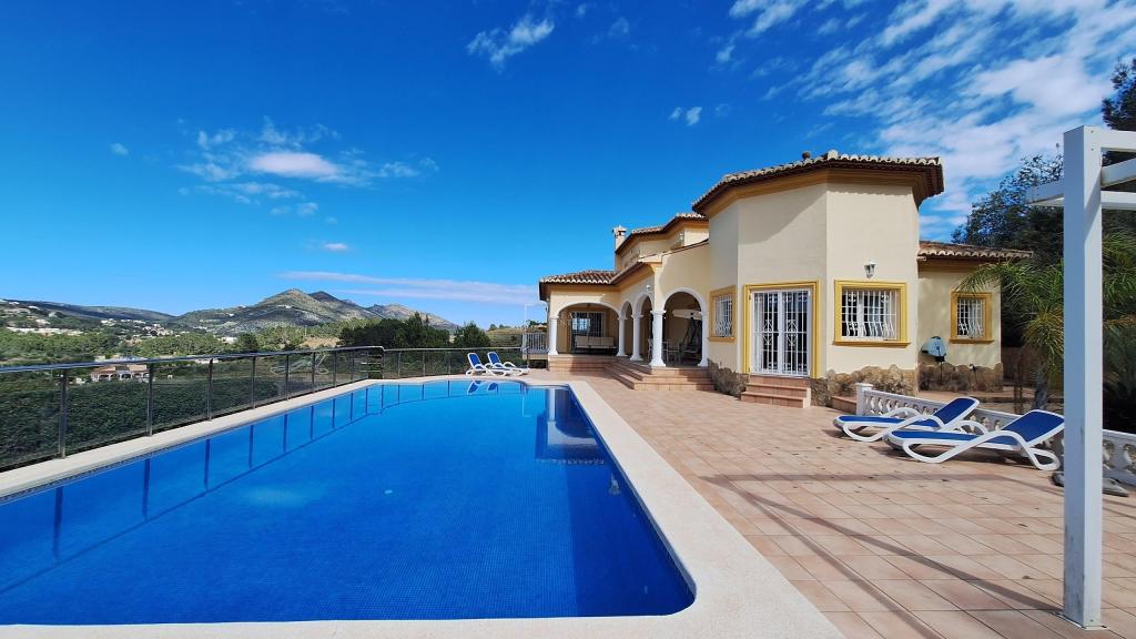 4 bed villa in Parcent