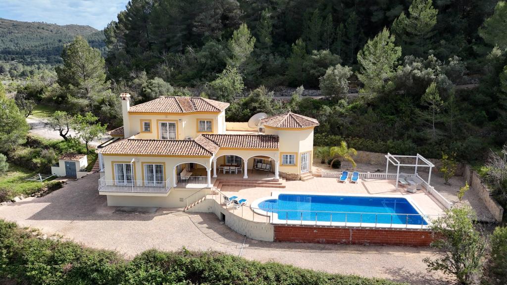 4 bed villa in Parcent
