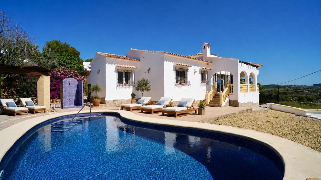 3 bed villas in Moraira