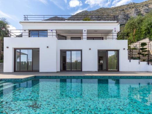 4 bed villa in Denia