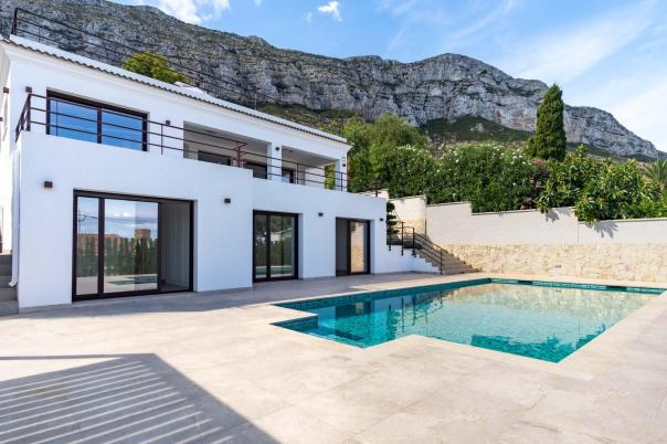 4 bed villa in Denia