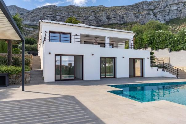 4 bed villa in Denia