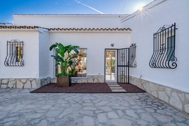 5 bed casa / chalet in Calpe