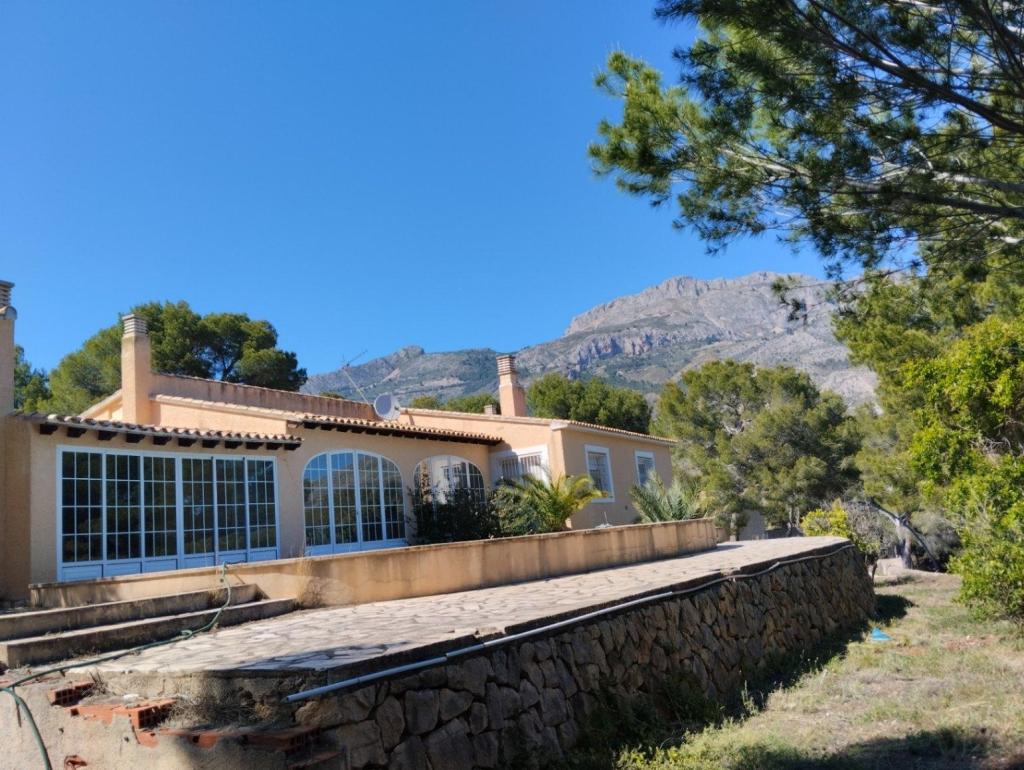4 bed villa in Altea