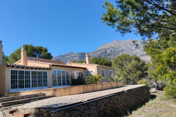 4 bed villa in Altea