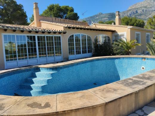 4 bed villa in Altea