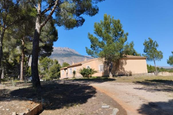 4 bed villa in Altea