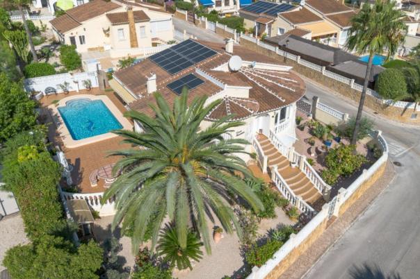 4 bed villa in Orba