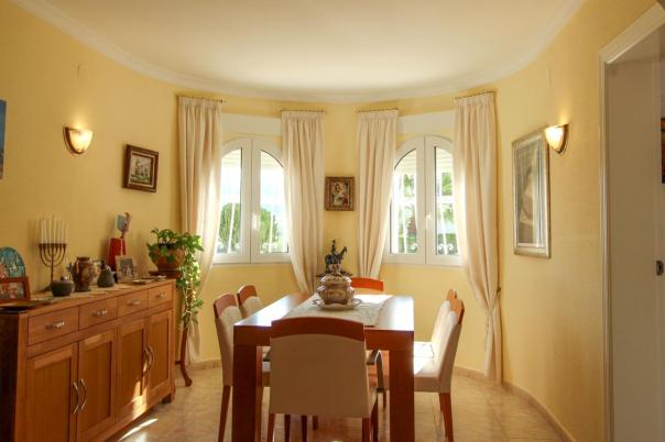 4 bed villa in Orba