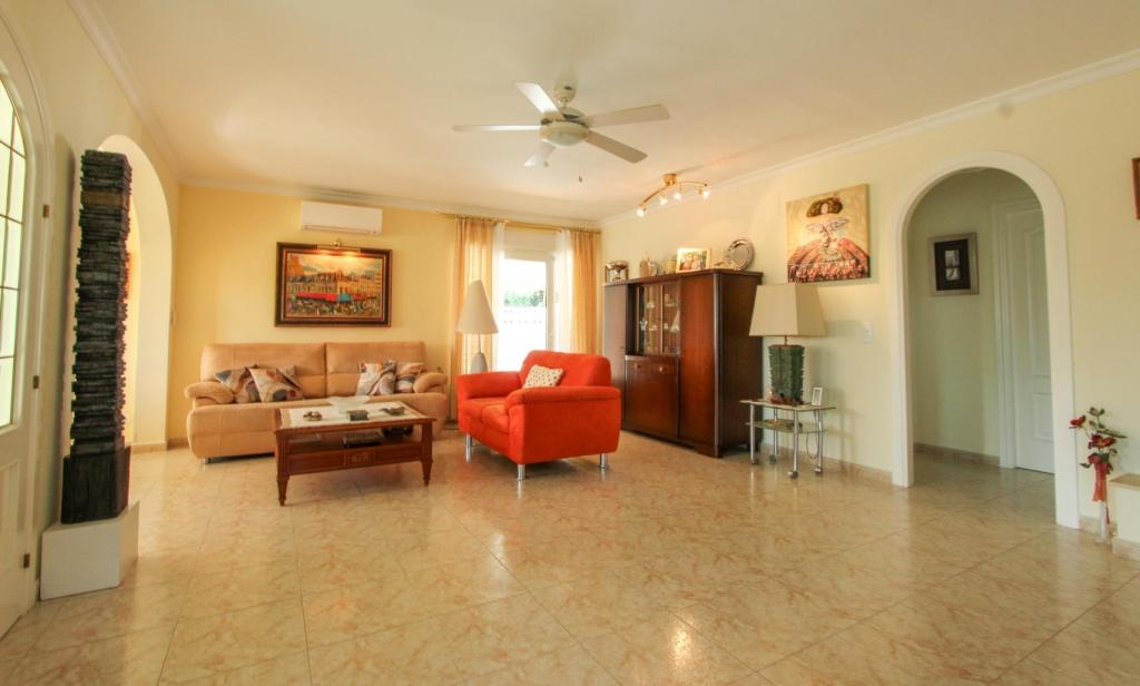 4 bed villa in Orba