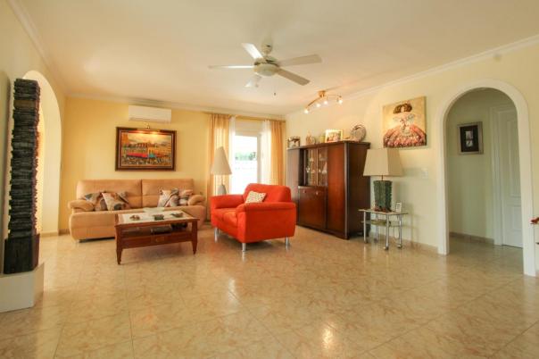 4 bed villa in Orba