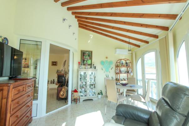 4 bed villa in Orba