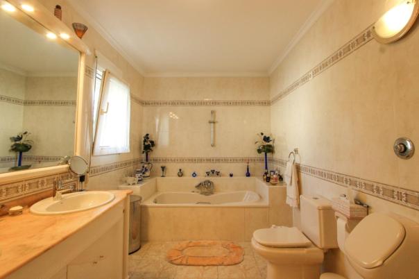 4 bed villa in Orba