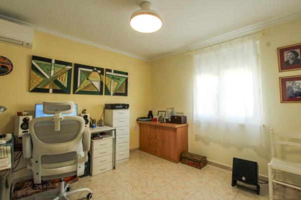 4 bed villa in Orba