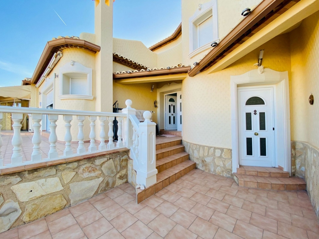 5 bed casa / chalet in Calpe / Calp