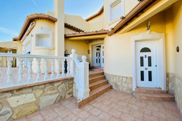 5 bed casa / chalet in Calpe / Calp