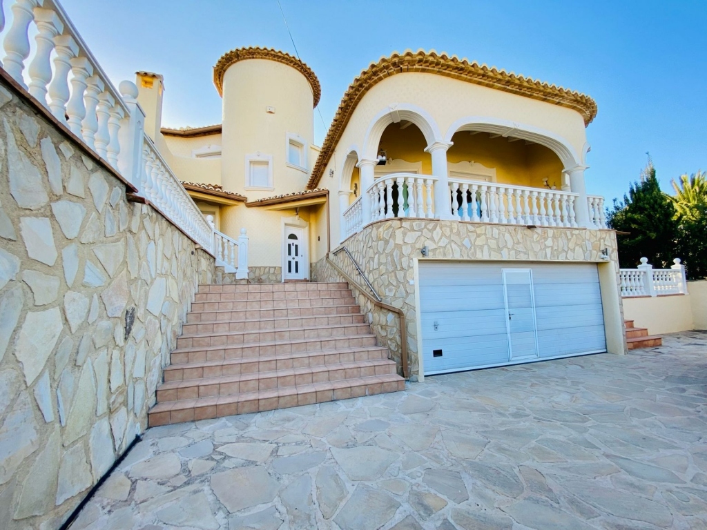 5 bed casa / chalet in Calpe / Calp
