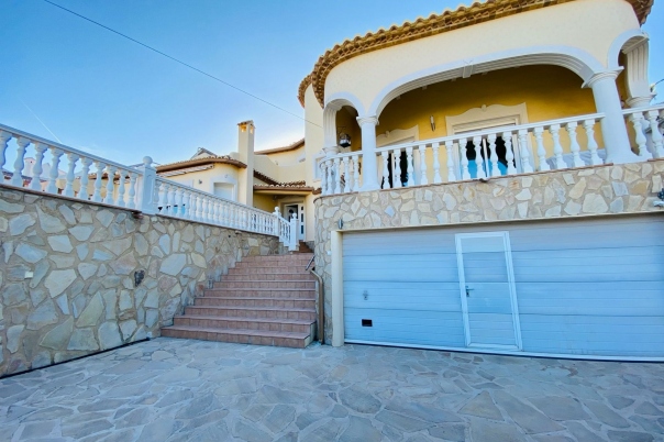 5 bed casa / chalet in Calpe / Calp