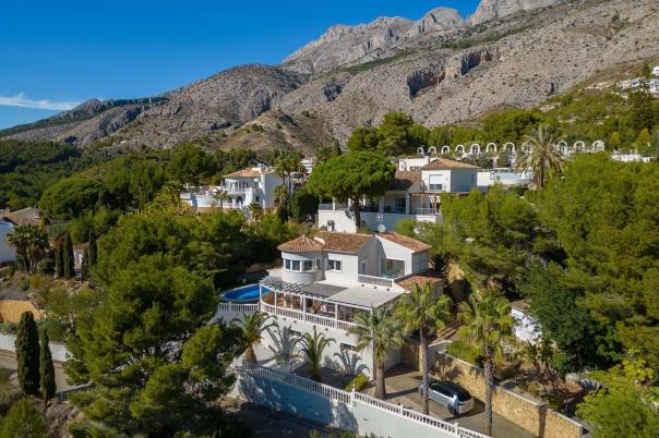 4 bed villa in Altea