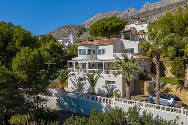 4 bed villa in Altea