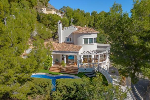 4 bed villa in Altea