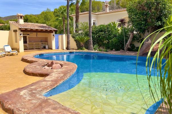 5 bed villa in Moraira