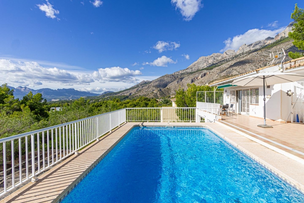 5 bed villa in Altea