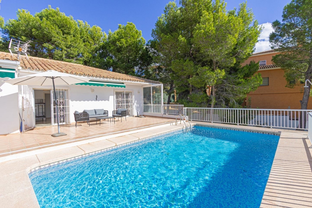 5 bed villa in Altea