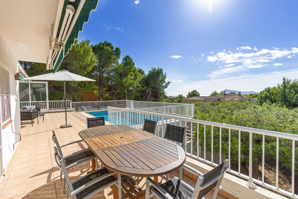 5 bed villa in Altea
