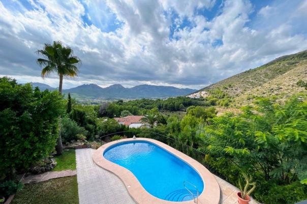4 bed villa in Jalón