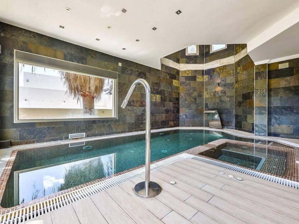 6 bed villas in Benissa