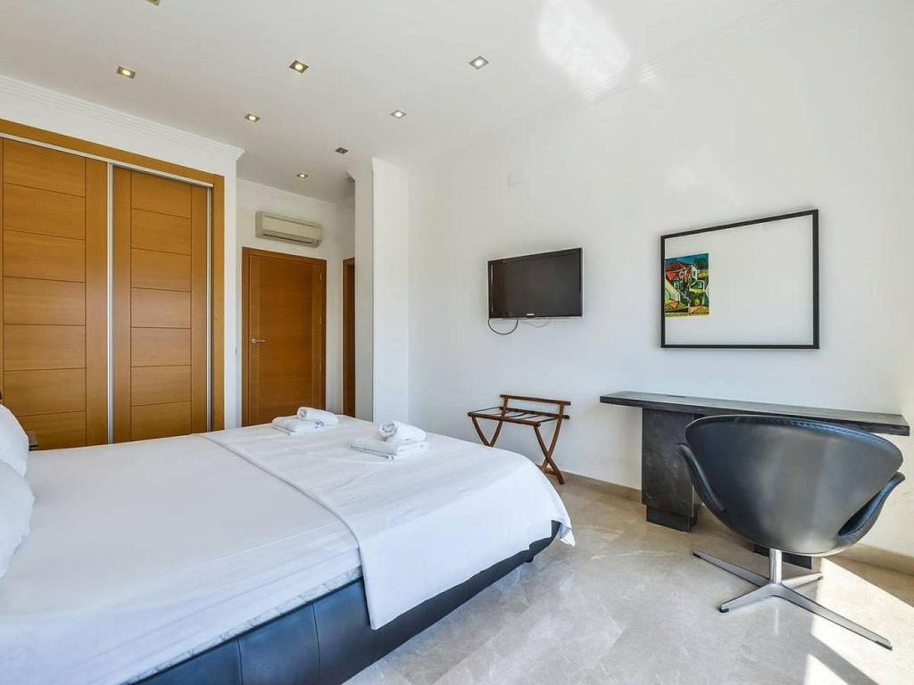 6 bed villas in Benissa