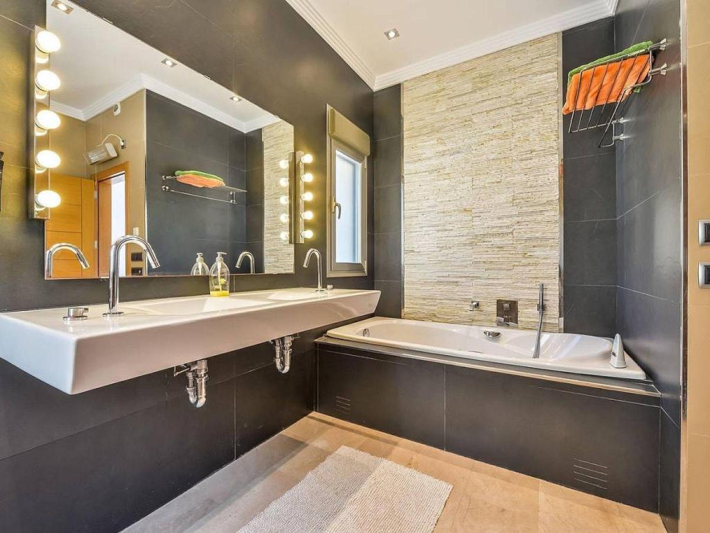 6 bed villas in Benissa