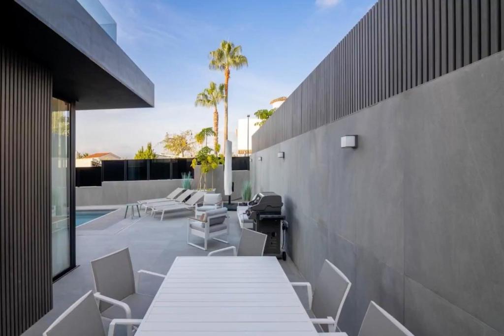 5 bed villa in Albir
