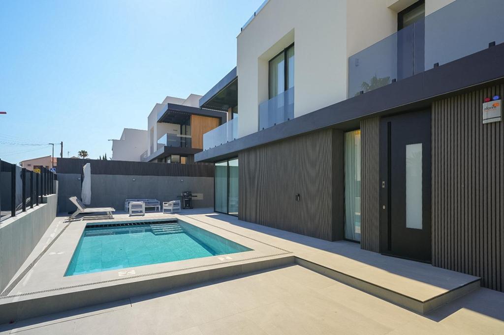 5 bed villa in Albir