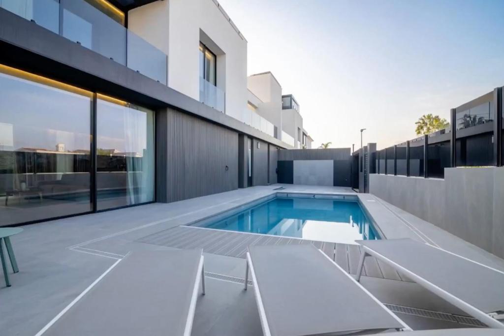 5 bed villa in Albir