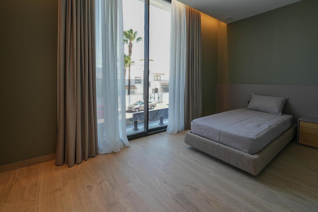 5 bed villa in Albir