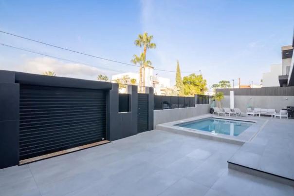 5 bed villa in Albir
