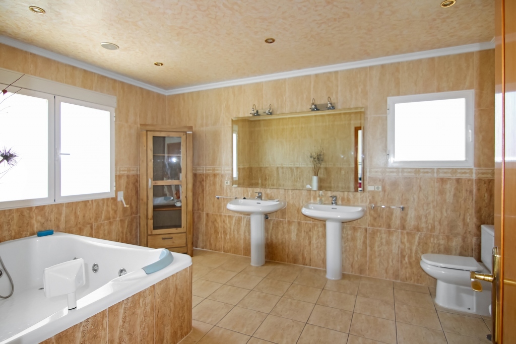 5 bed villa in Calp