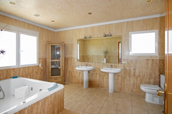 5 bed villa in Calp