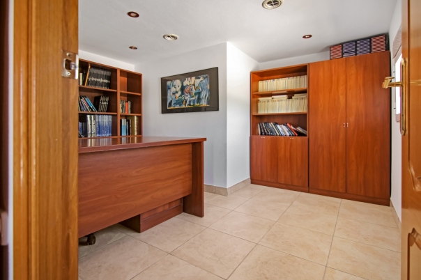 5 bed villa in Calp