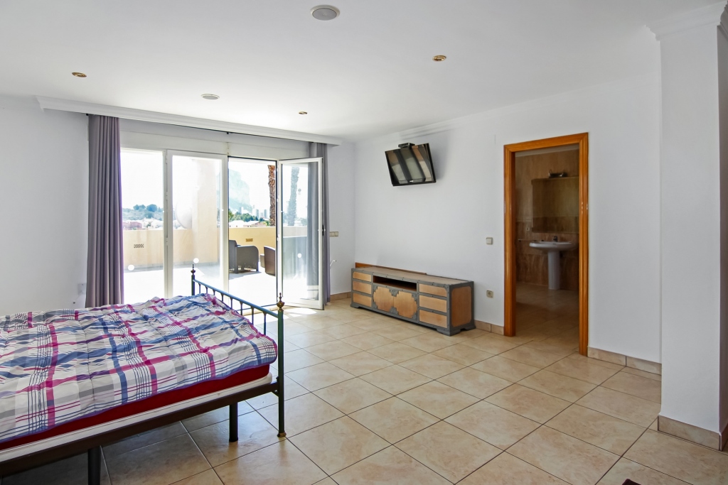 5 bed villa in Calp